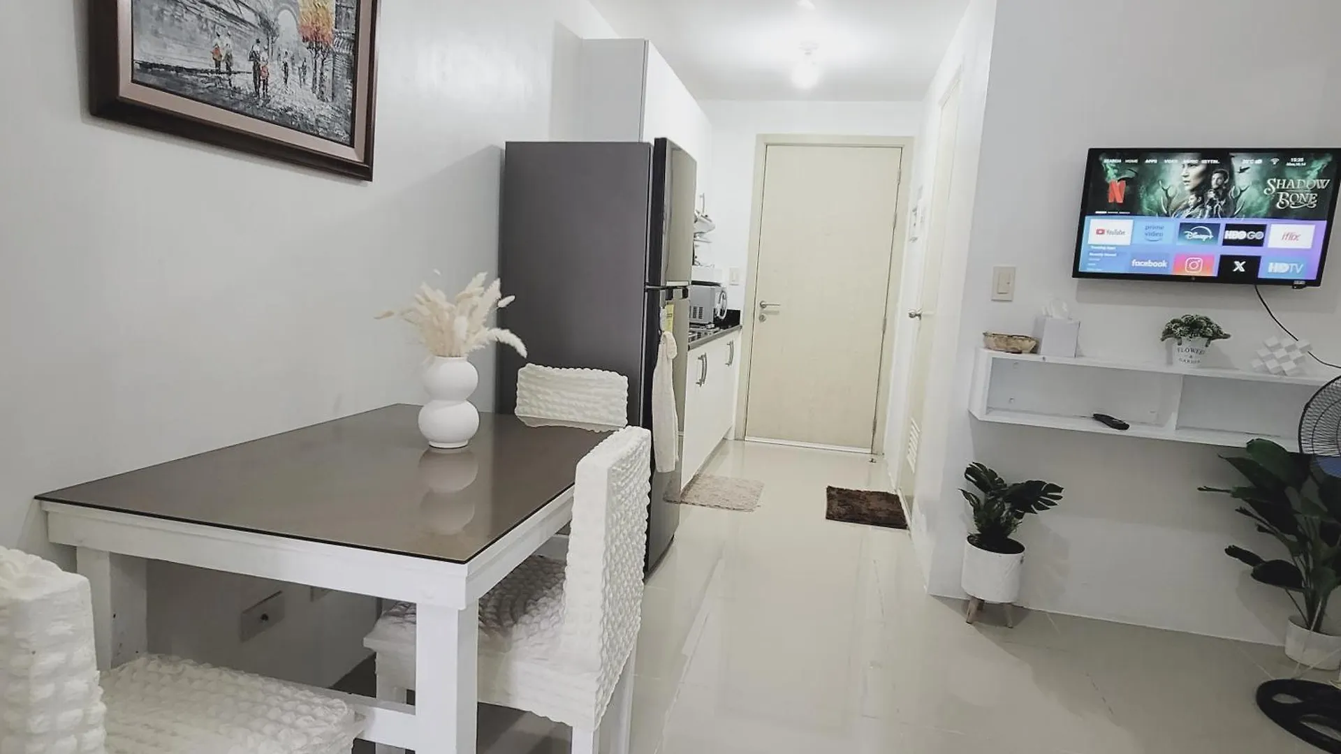 Overlooking City View Suite At Lynz Staycation Manila Aparthotel