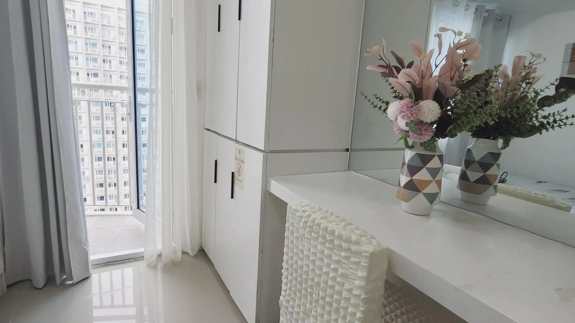 Aparthotel Overlooking City View Suite At Lynz Staycation Manila Philippines