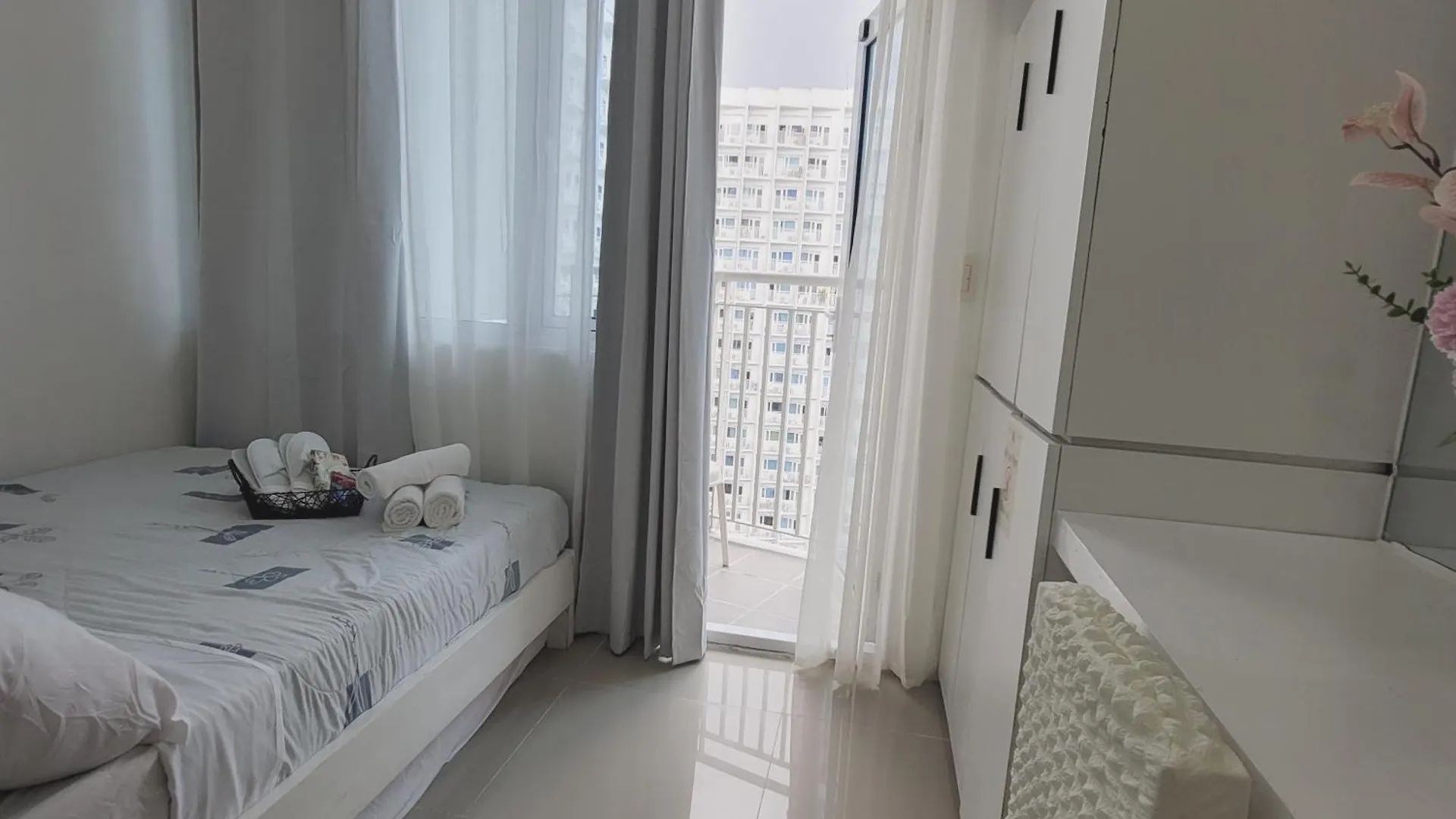Aparthotel Overlooking City View Suite At Lynz Staycation Manila