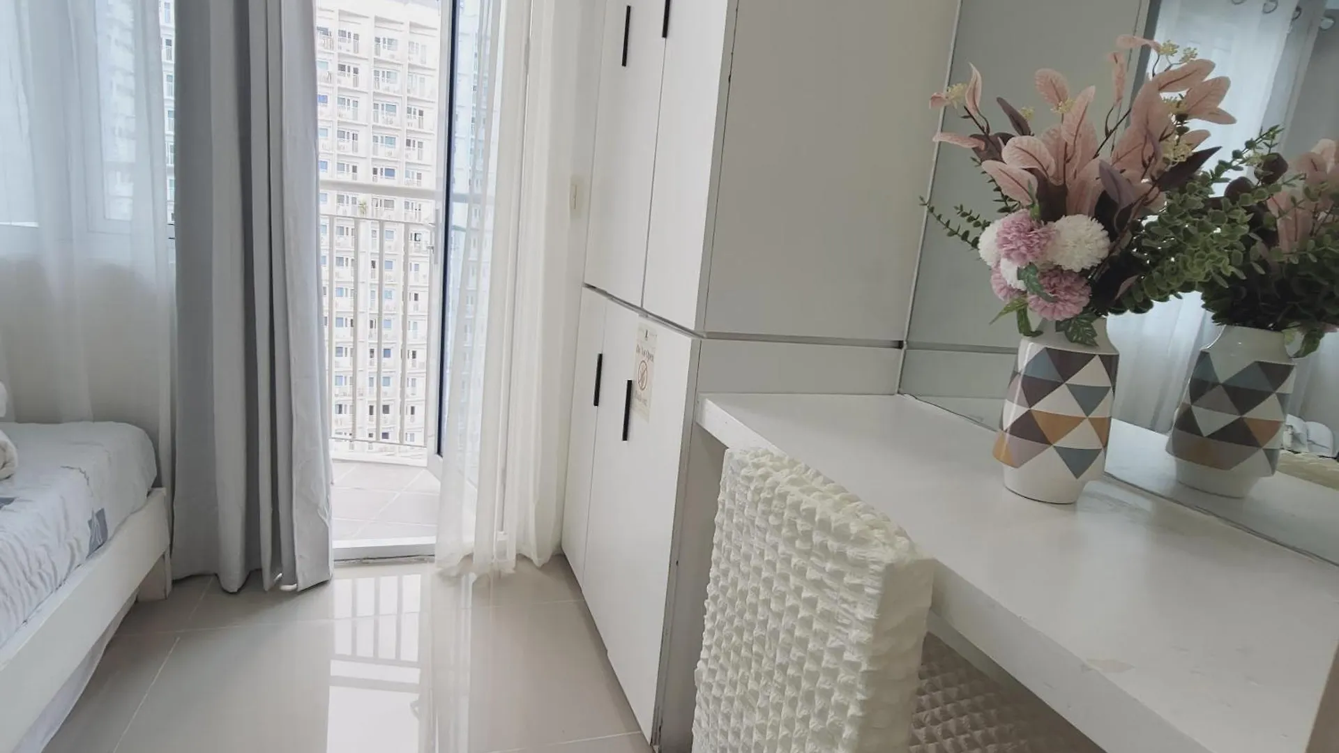 Aparthotel Overlooking City View Suite At Lynz Staycation Manila